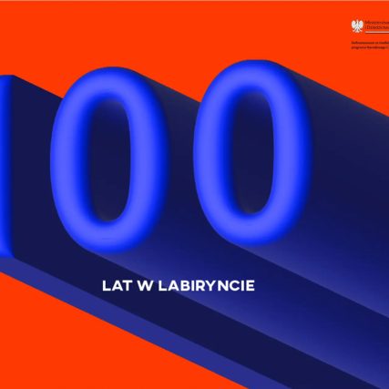 Grafika ilustracyjna. Na czerwonym tle liczba 100 w intensywnie niebieskiej barwie. Pod liczbą napis, tworzący całość "100 lat w Labiryncie".